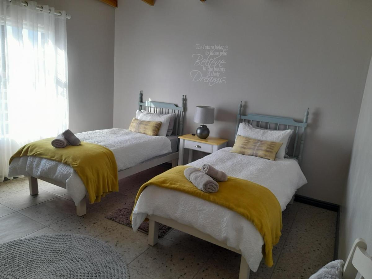 Camelot Cottages Langebaan Kültér fotó